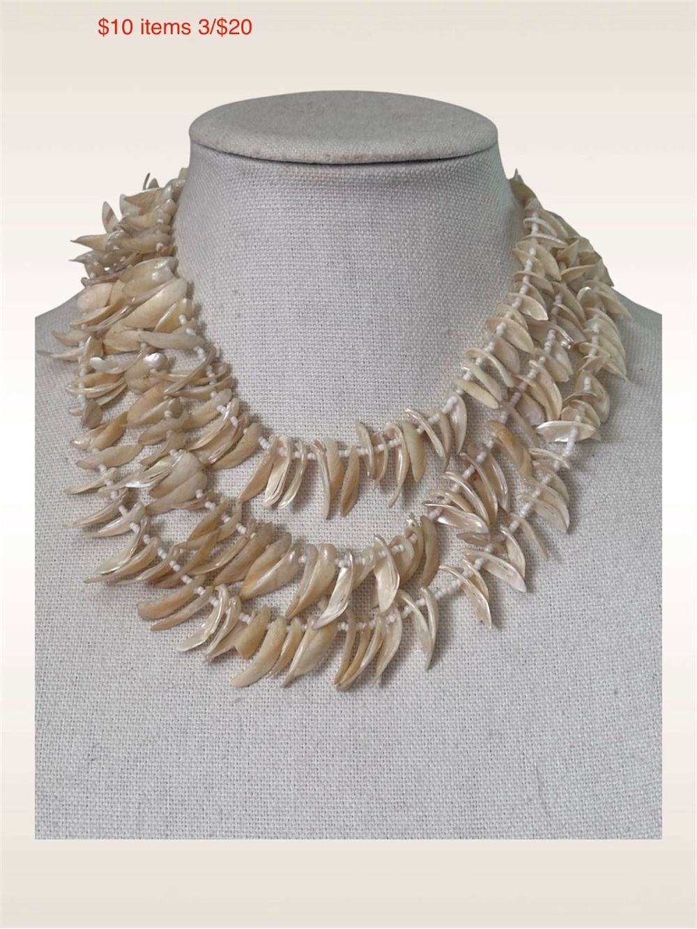 VTG 1960’s Triple Strand Sea Shell Necklace